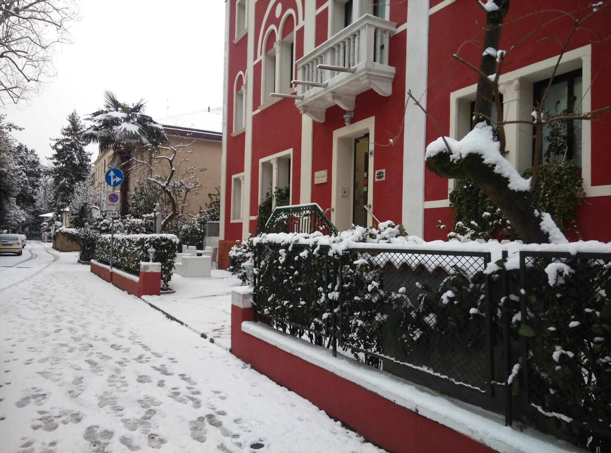Hotel Villa Pannonia Lido di Venezia Exterior photo